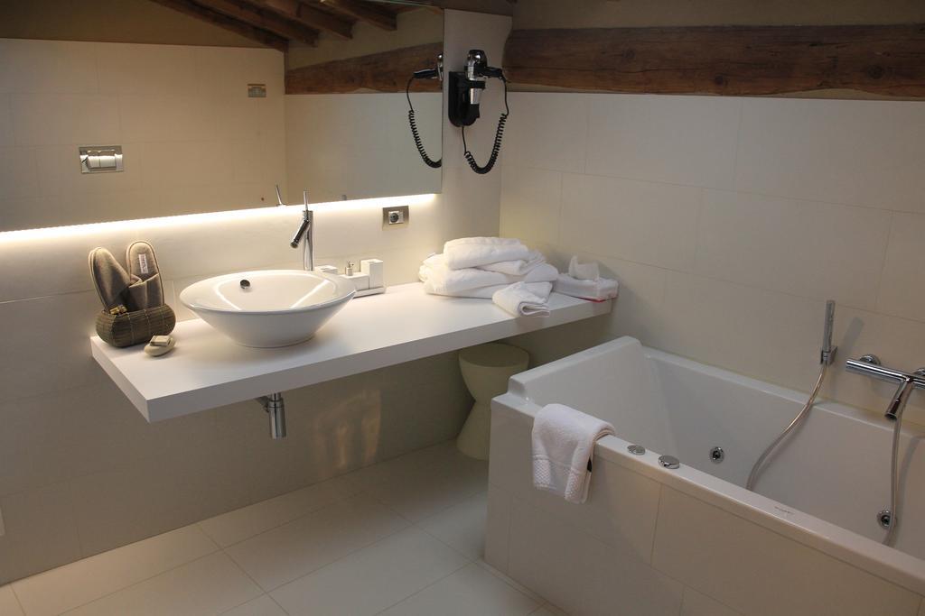 Damaranto Residenza E Cucina Bed and Breakfast Soave  Rum bild